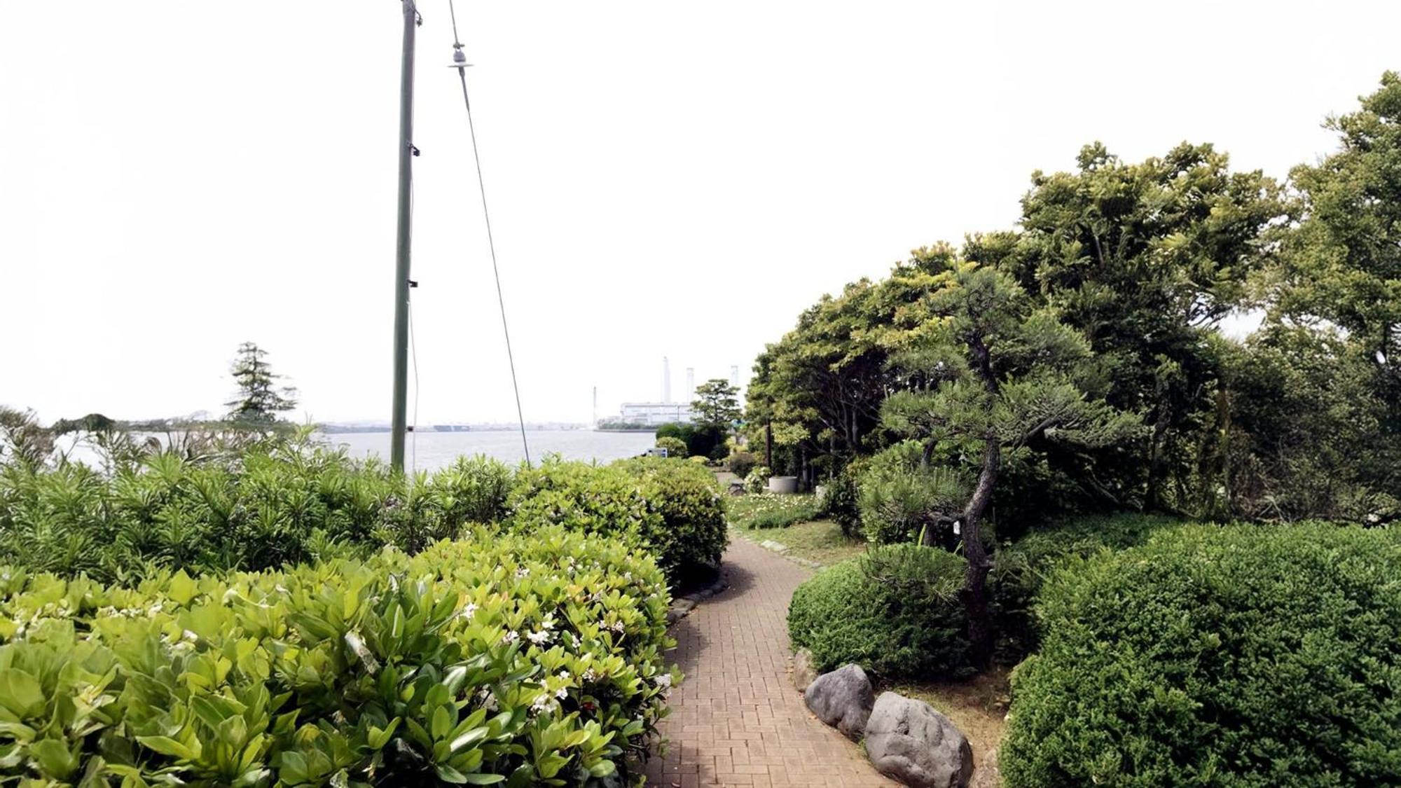 Toyoko Inn Yokohama Tsurumi Eki Higashi Guchi Exterior photo
