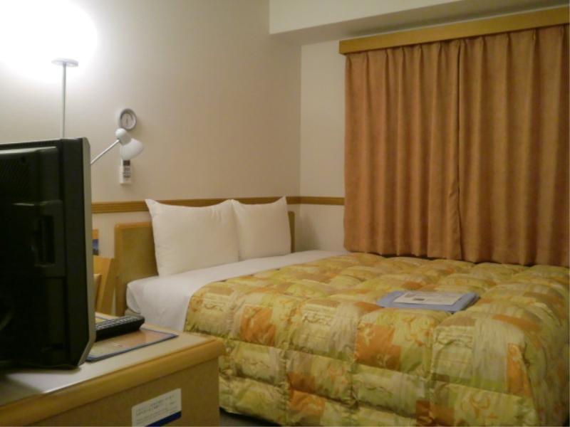 Toyoko Inn Yokohama Tsurumi Eki Higashi Guchi Exterior photo